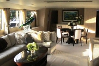 ISLAND TIME -  Main salon